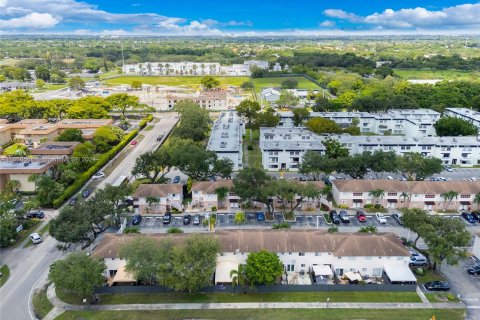 Villa ou maison à vendre à Miami, Floride: 2 chambres, 91.69 m2 № 1364949 - photo 9