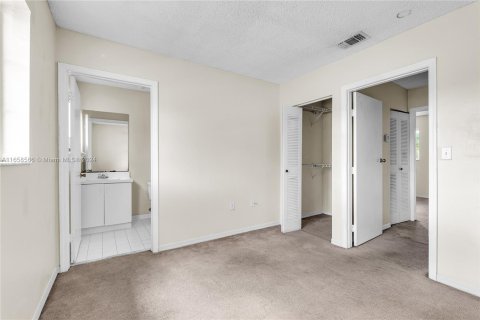 House in Miami, Florida 2 bedrooms, 91.69 sq.m. № 1364949 - photo 27