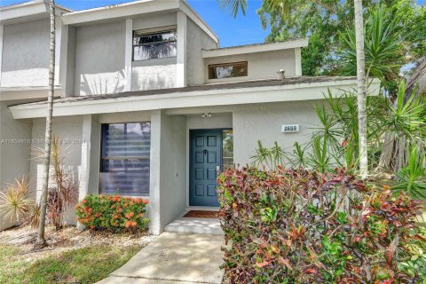 Townhouse in Coconut Creek, Florida 3 bedrooms, 144.56 sq.m. № 1364952 - photo 1