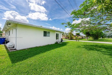 Villa ou maison à vendre à Margate, Floride: 2 chambres, 157 m2 № 1236959 - photo 4