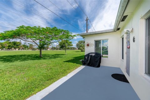 Villa ou maison à vendre à Margate, Floride: 2 chambres, 157 m2 № 1236959 - photo 9