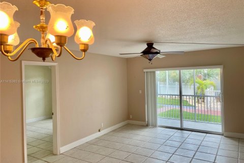 Condo in Lauderdale-by-the-Sea, Florida, 2 bedrooms  № 607553 - photo 2