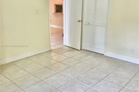 Condo in Lauderdale-by-the-Sea, Florida, 2 bedrooms  № 607553 - photo 9