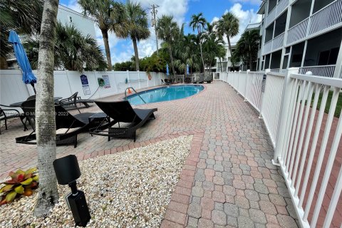 Condo in Lauderdale-by-the-Sea, Florida, 2 bedrooms  № 607553 - photo 20
