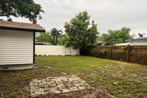 House in Lake Worth, Florida 3 bedrooms, 105.91 sq.m. № 1229076 - photo 2