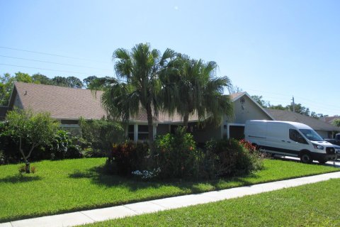 House in Wellington, Florida 3 bedrooms, 207.92 sq.m. № 1135513 - photo 11