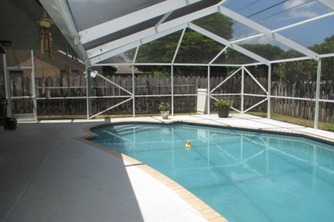 House in Wellington, Florida 3 bedrooms, 207.92 sq.m. № 1135513 - photo 12