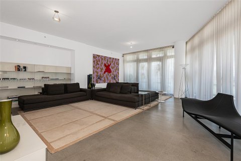 Condo in Miami Beach, Florida, 3 bedrooms  № 1135679 - photo 1