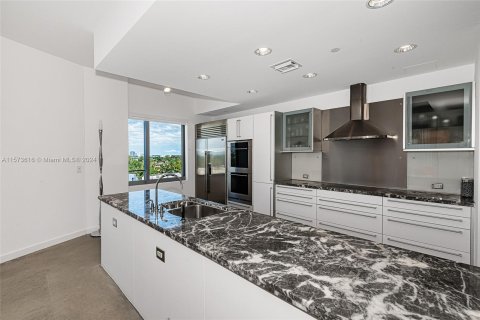 Condo in Miami Beach, Florida, 3 bedrooms  № 1135679 - photo 10