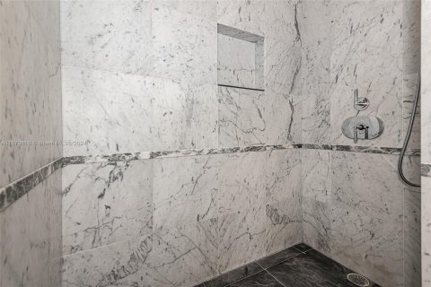 Condo in Miami Beach, Florida, 3 bedrooms  № 1135679 - photo 19