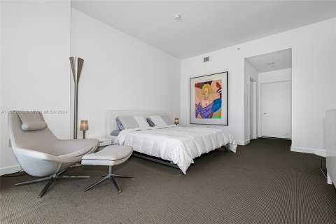 Condo in Miami Beach, Florida, 3 bedrooms  № 1135679 - photo 23