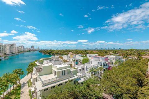 Condo in Miami Beach, Florida, 3 bedrooms  № 1135679 - photo 26