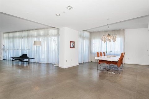 Condo in Miami Beach, Florida, 3 bedrooms  № 1135679 - photo 6