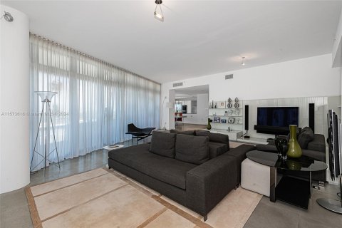 Condo in Miami Beach, Florida, 3 bedrooms  № 1135679 - photo 3