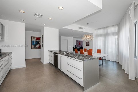 Condo in Miami Beach, Florida, 3 bedrooms  № 1135679 - photo 11