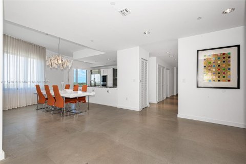 Condo in Miami Beach, Florida, 3 bedrooms  № 1135679 - photo 5