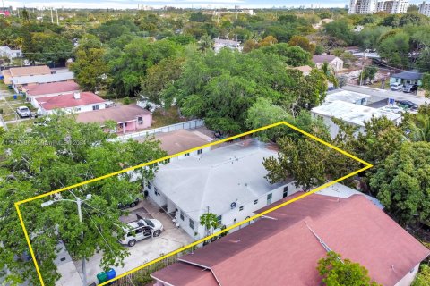 Propiedad comercial en venta en Miami, Florida, 235.41 m2 № 1330414 - foto 4