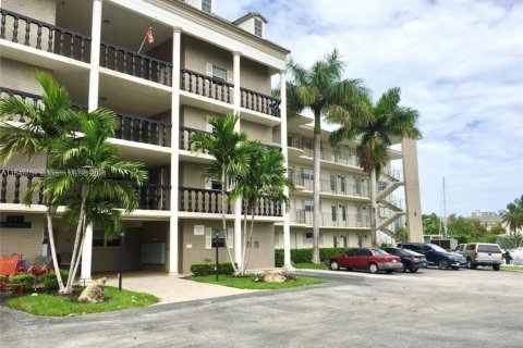 Copropriété à vendre à Hallandale Beach, Floride: 2 chambres, 97.55 m2 № 1330604 - photo 3