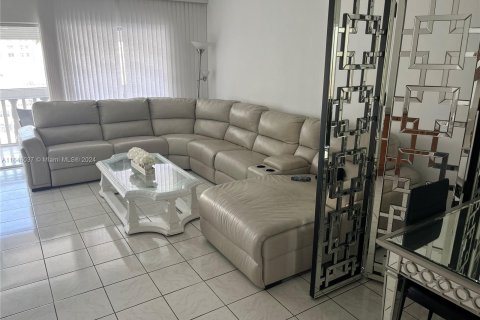 Condominio en venta en Hallandale Beach, Florida, 2 dormitorios, 97.55 m2 № 1330604 - foto 21