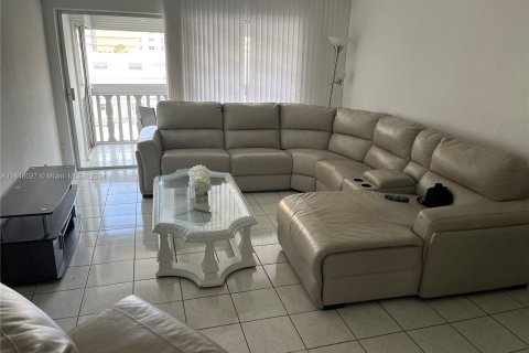 Copropriété à vendre à Hallandale Beach, Floride: 2 chambres, 97.55 m2 № 1330604 - photo 22