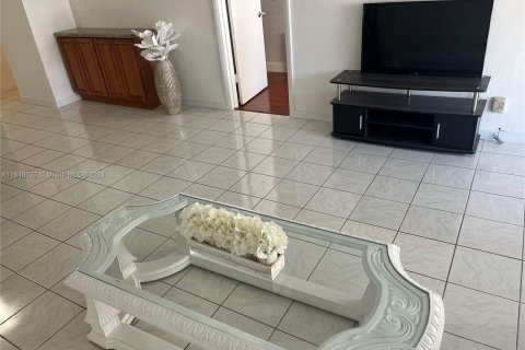 Copropriété à vendre à Hallandale Beach, Floride: 2 chambres, 97.55 m2 № 1330604 - photo 28