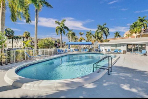 Copropriété à vendre à Hallandale Beach, Floride: 2 chambres, 97.55 m2 № 1330604 - photo 1