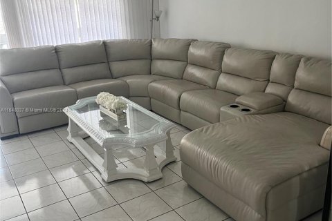 Condominio en venta en Hallandale Beach, Florida, 2 dormitorios, 97.55 m2 № 1330604 - foto 20