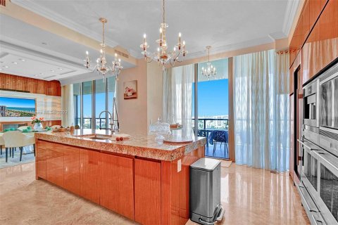 Condominio en alquiler en Bal Harbour, Florida, 3 dormitorios, 290.6 m2 № 9068 - foto 11