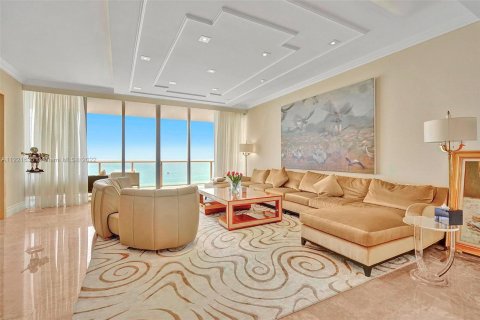 Condo in Bal Harbour, Florida, 3 bedrooms  № 9068 - photo 14