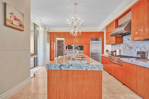 Condo in Bal Harbour, Florida, 3 bedrooms  № 9068 - photo 9