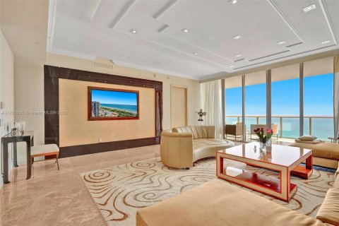 Condo in Bal Harbour, Florida, 3 bedrooms  № 9068 - photo 15