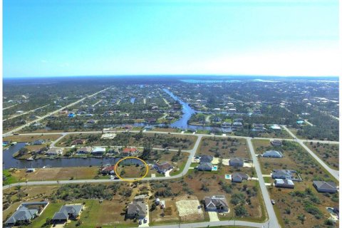 Terreno en venta en Port Charlotte, Florida № 946943 - foto 2