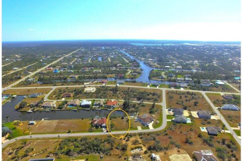 Terreno en venta en Port Charlotte, Florida № 946943 - foto 7