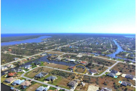 Terreno en venta en Port Charlotte, Florida № 946943 - foto 3