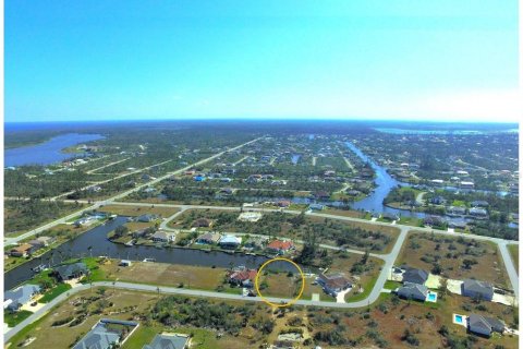 Terreno en venta en Port Charlotte, Florida № 946943 - foto 5