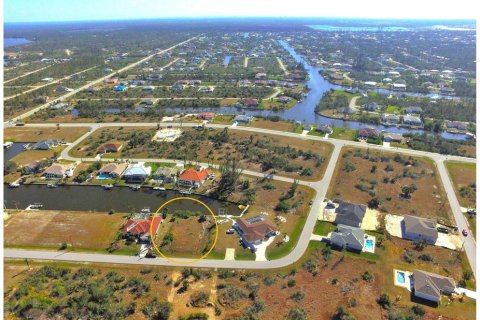 Terreno en venta en Port Charlotte, Florida № 946943 - foto 1