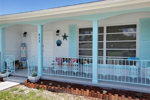 House in Fort Myers, Florida 3 bedrooms, 134.99 sq.m. № 1099545 - photo 3