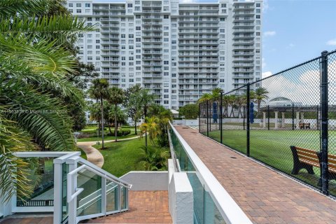 Condo in Aventura, Florida, 2 bedrooms  № 1099308 - photo 21