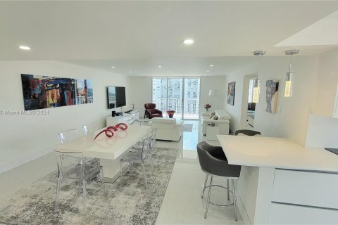 Condominio en venta en Aventura, Florida, 2 dormitorios, 154.78 m2 № 1099308 - foto 15