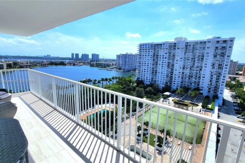 Condominio en venta en Aventura, Florida, 2 dormitorios, 154.78 m2 № 1099308 - foto 12