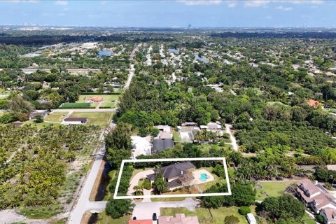 Villa ou maison à vendre à Davie, Floride: 5 chambres, 583.52 m2 № 1127944 - photo 2