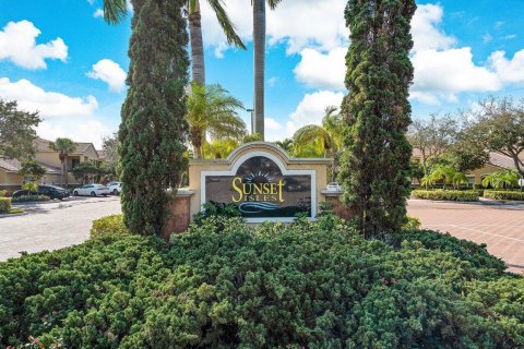 Condominio en venta en Royal Palm Beach, Florida, 2 dormitorios, 97.36 m2 № 1135138 - foto 3