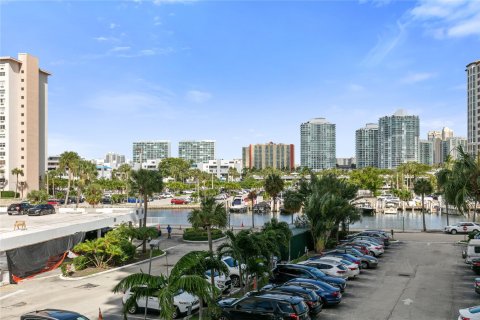 Condominio en venta en Sunny Isles Beach, Florida, 3 dormitorios, 145.86 m2 № 938740 - foto 9