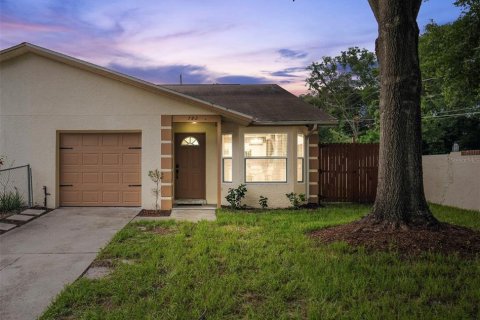 Duplex in Apopka, Florida 3 bedrooms, 108.05 sq.m. № 1274187 - photo 1