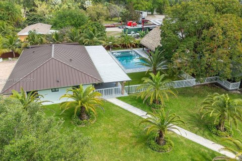 House in Miami, Florida 4 bedrooms, 170.2 sq.m. № 1116106 - photo 6