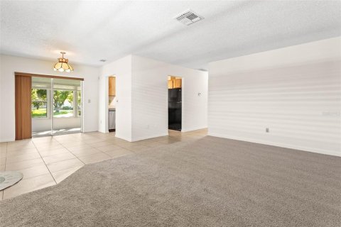 Condo in Sun City Center, Florida, 2 bedrooms  № 1377713 - photo 4