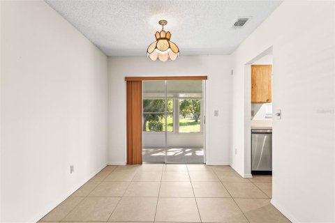 Condo in Sun City Center, Florida, 2 bedrooms  № 1377713 - photo 7