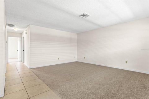 Condo in Sun City Center, Florida, 2 bedrooms  № 1377713 - photo 3