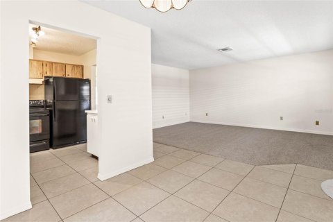 Condo in Sun City Center, Florida, 2 bedrooms  № 1377713 - photo 8