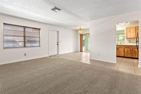 Condo in Sun City Center, Florida, 2 bedrooms  № 1377713 - photo 6